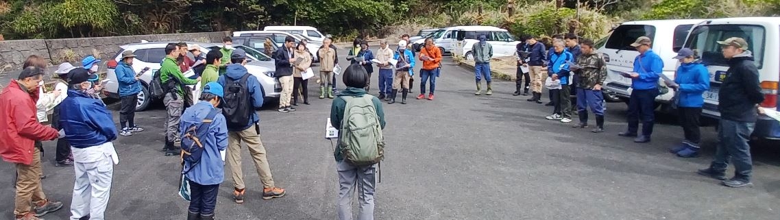 写真１：知名瀬港での説明の様子