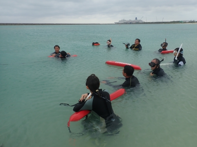 レスキューチューブを使用した救助方法