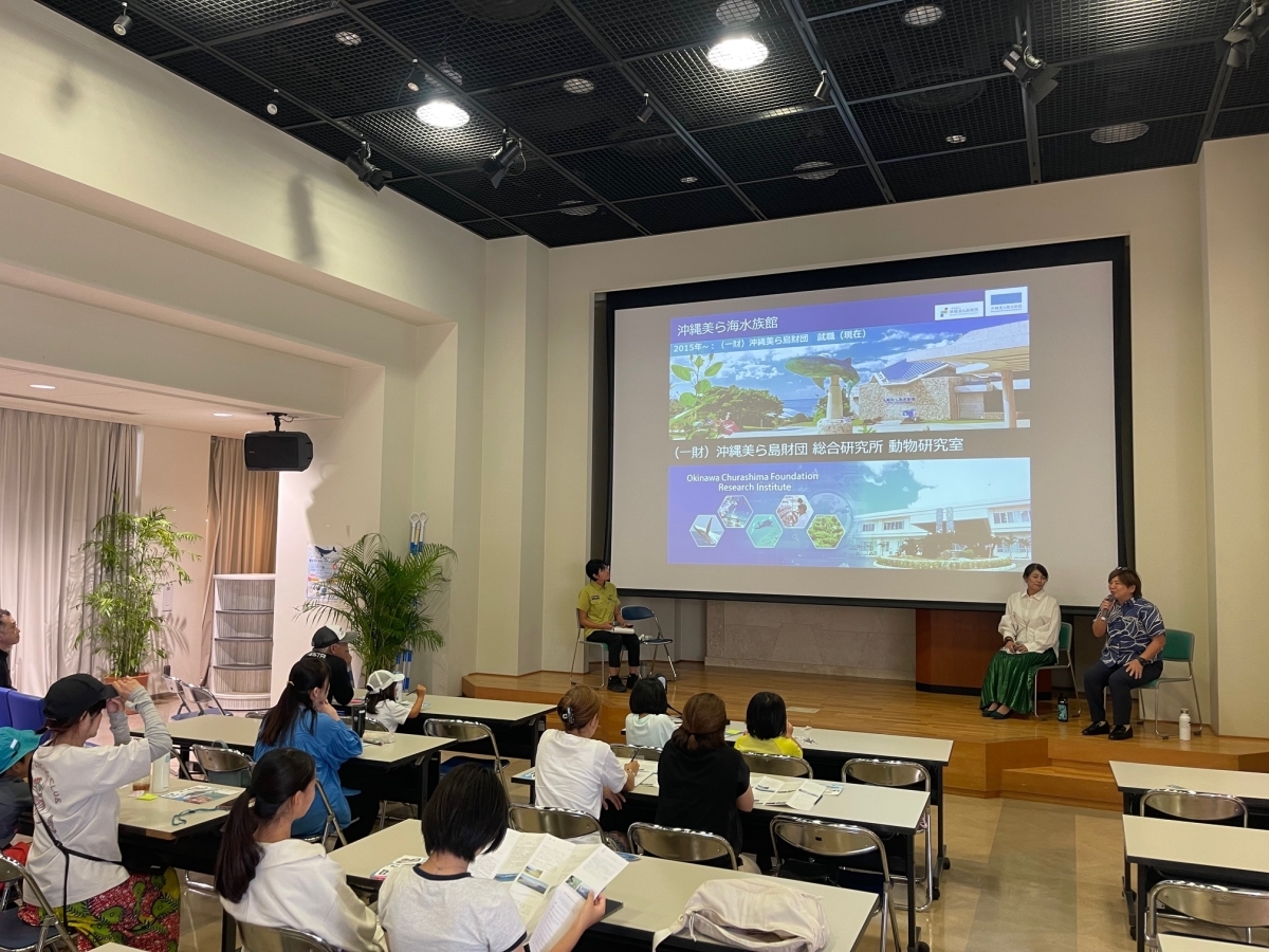 クジラの魅力や生態についてお話される小林さんの写真