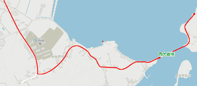 上天草高校の前を通過して、Ｔ字路交差点を左折して、西大維橋方面へ向かう経路が表示された地図