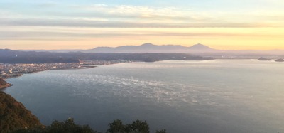 上から気嵐を見てみると、錦江湾の一部でしか発生してないことが分かりました。