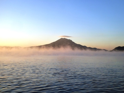 朝焼けと気嵐の中に浮かぶ桜島の姿はまた一層魅了されます。