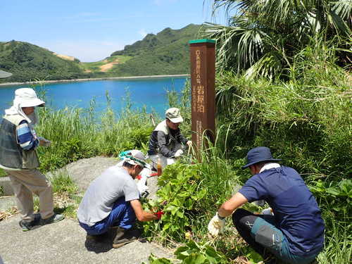 看板補修作業の様子