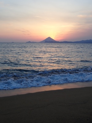 開聞岳に沈む夕日（編集前）