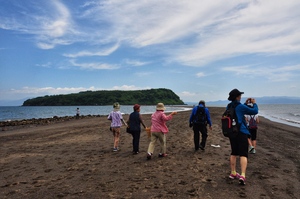 知林ヶ島の砂州渡り（2019年6月撮影）