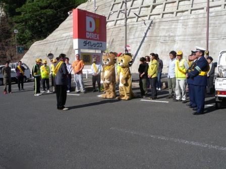 みんなで交通安全を呼びかけます
